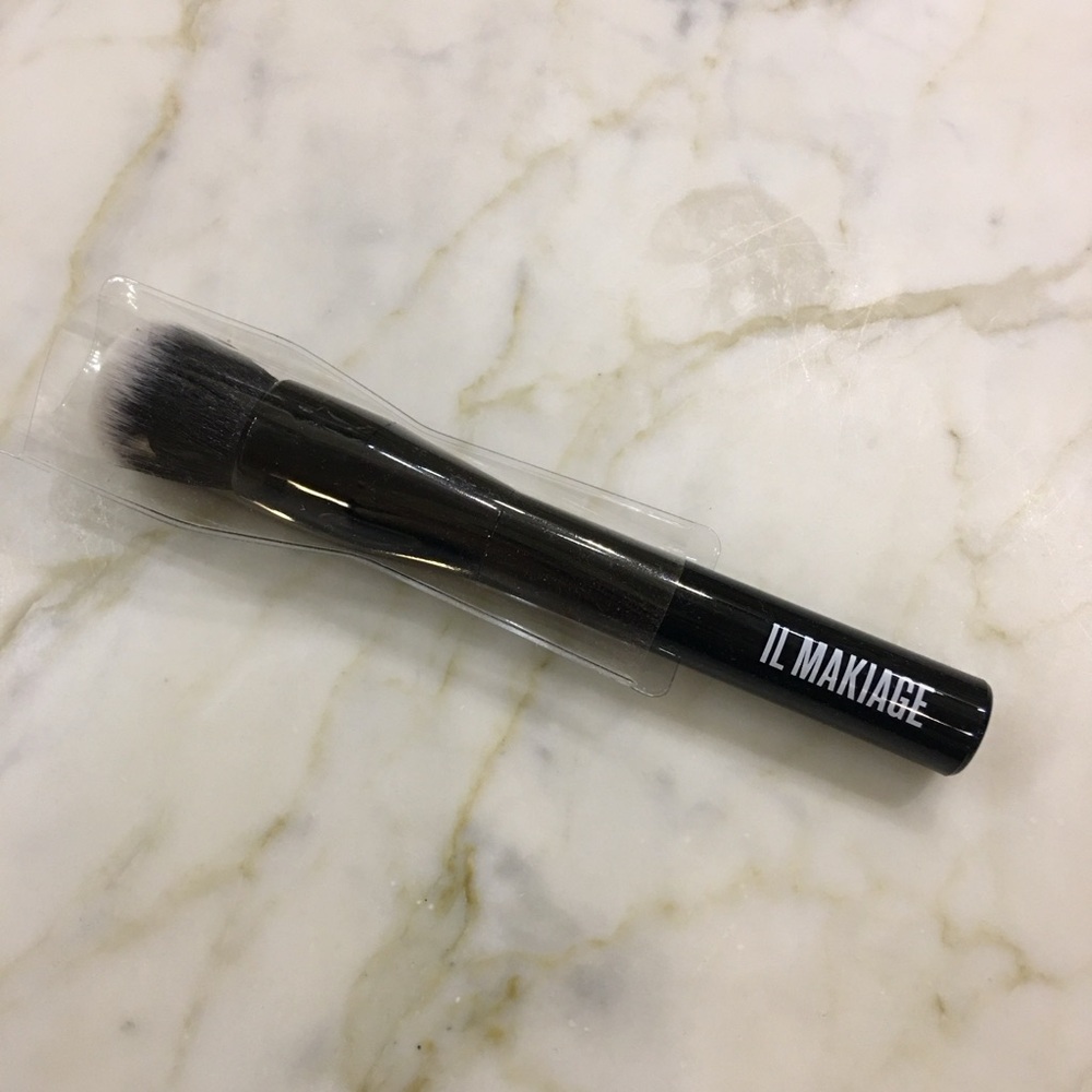 IL MAKIAGE FOUNDATION BLENDING BRUSH #100